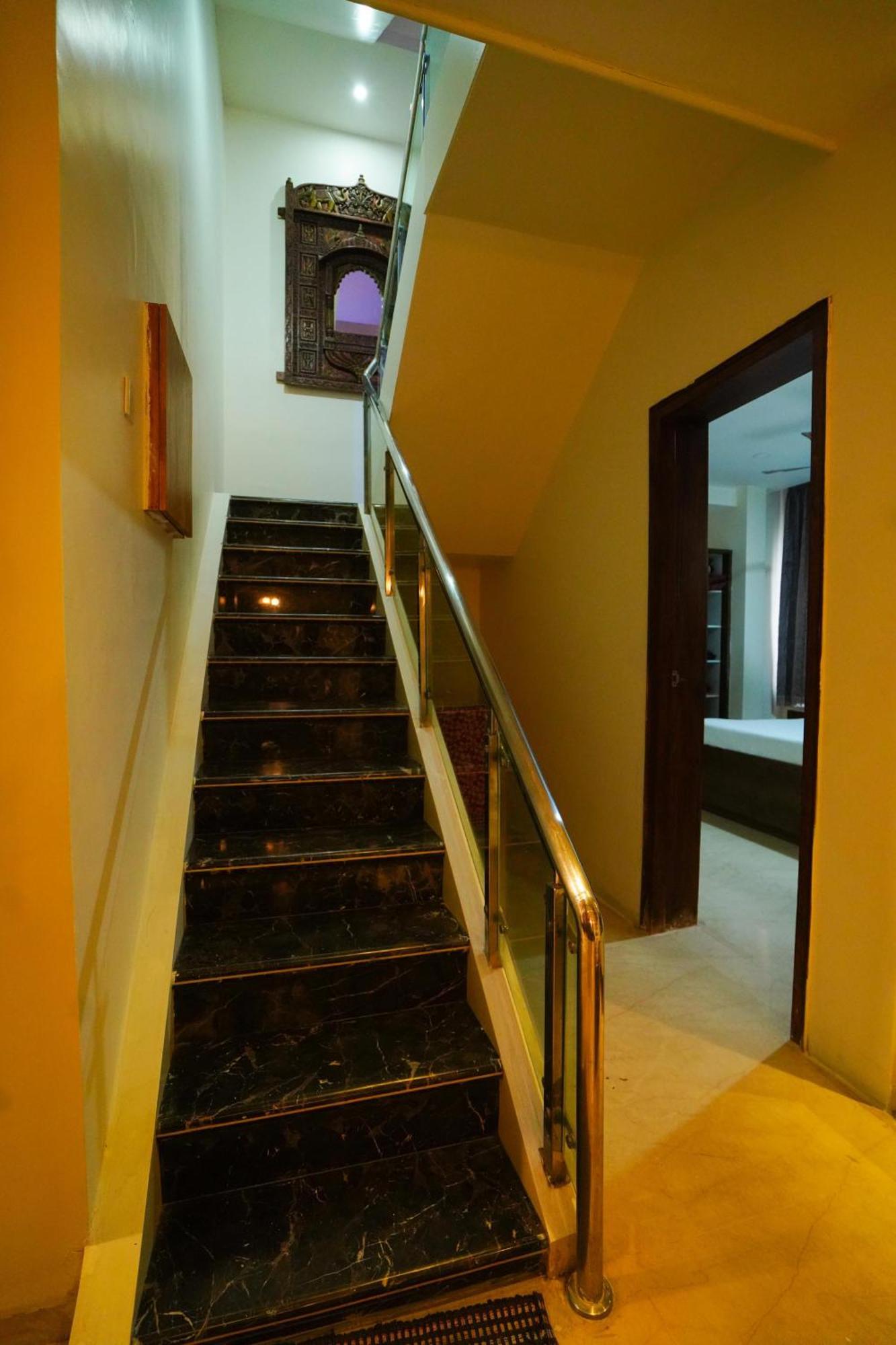 Golden Villa - Duplex House With Private Theater - Near To Alipiri And Bhudevi Ttd Ticket Counter And Kapilateertham ตีรูปาติ ภายนอก รูปภาพ