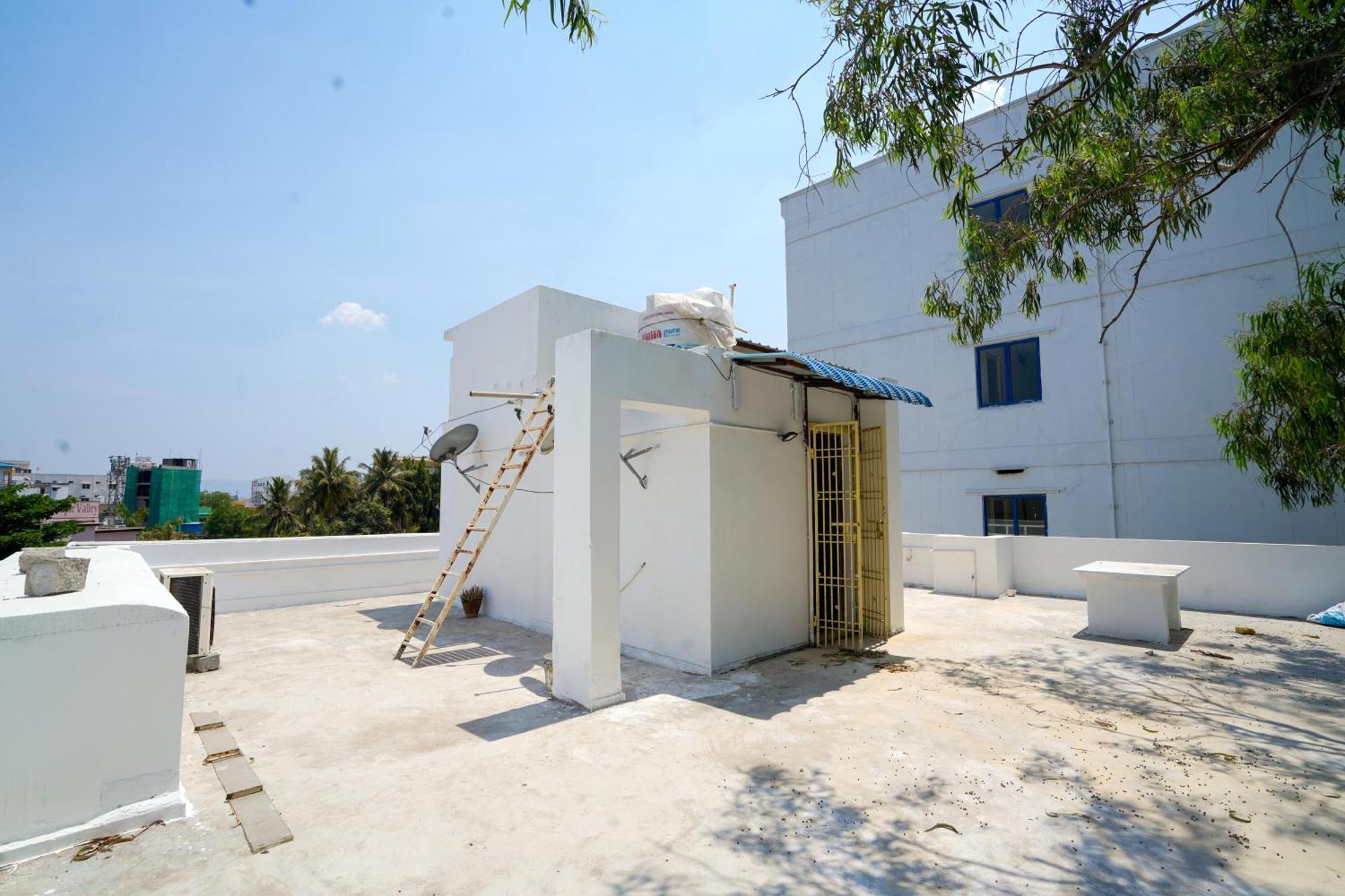 Golden Villa - Duplex House With Private Theater - Near To Alipiri And Bhudevi Ttd Ticket Counter And Kapilateertham ตีรูปาติ ภายนอก รูปภาพ