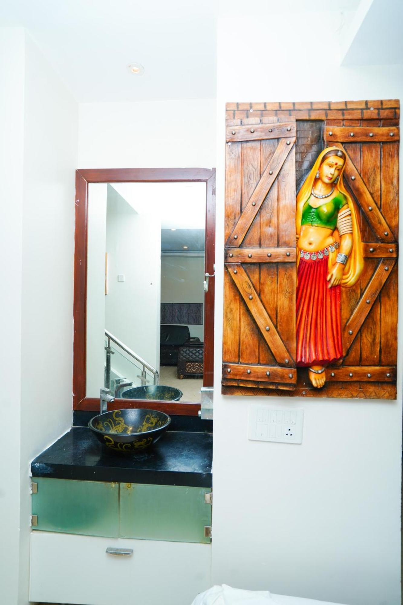Golden Villa - Duplex House With Private Theater - Near To Alipiri And Bhudevi Ttd Ticket Counter And Kapilateertham ตีรูปาติ ภายนอก รูปภาพ